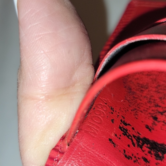 Authentic Louis Vuitton Epi wallet - Picture 9 of 9